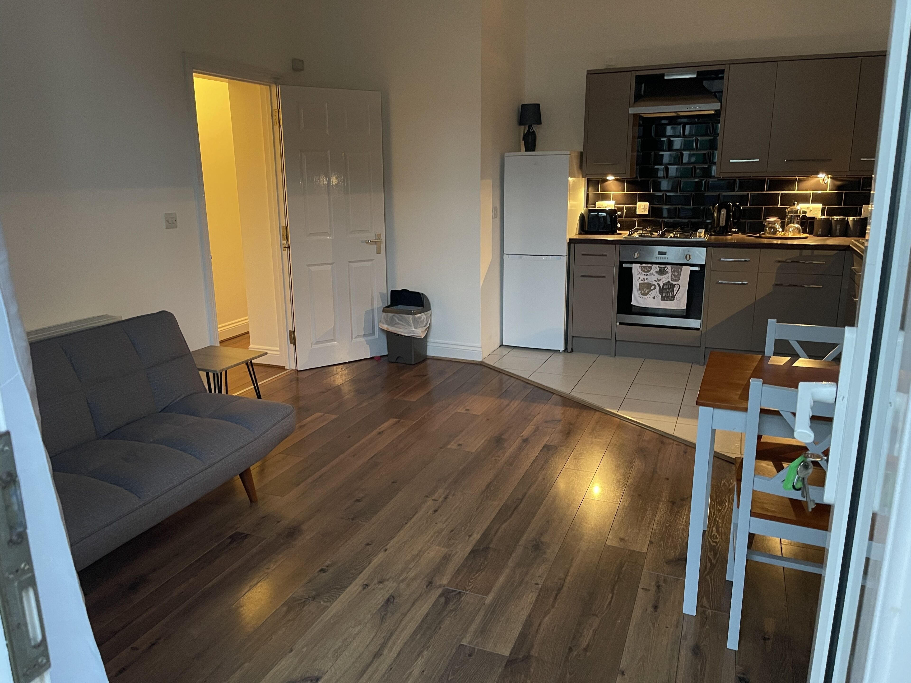 Spacious 2-bed Apartment With Free Parking