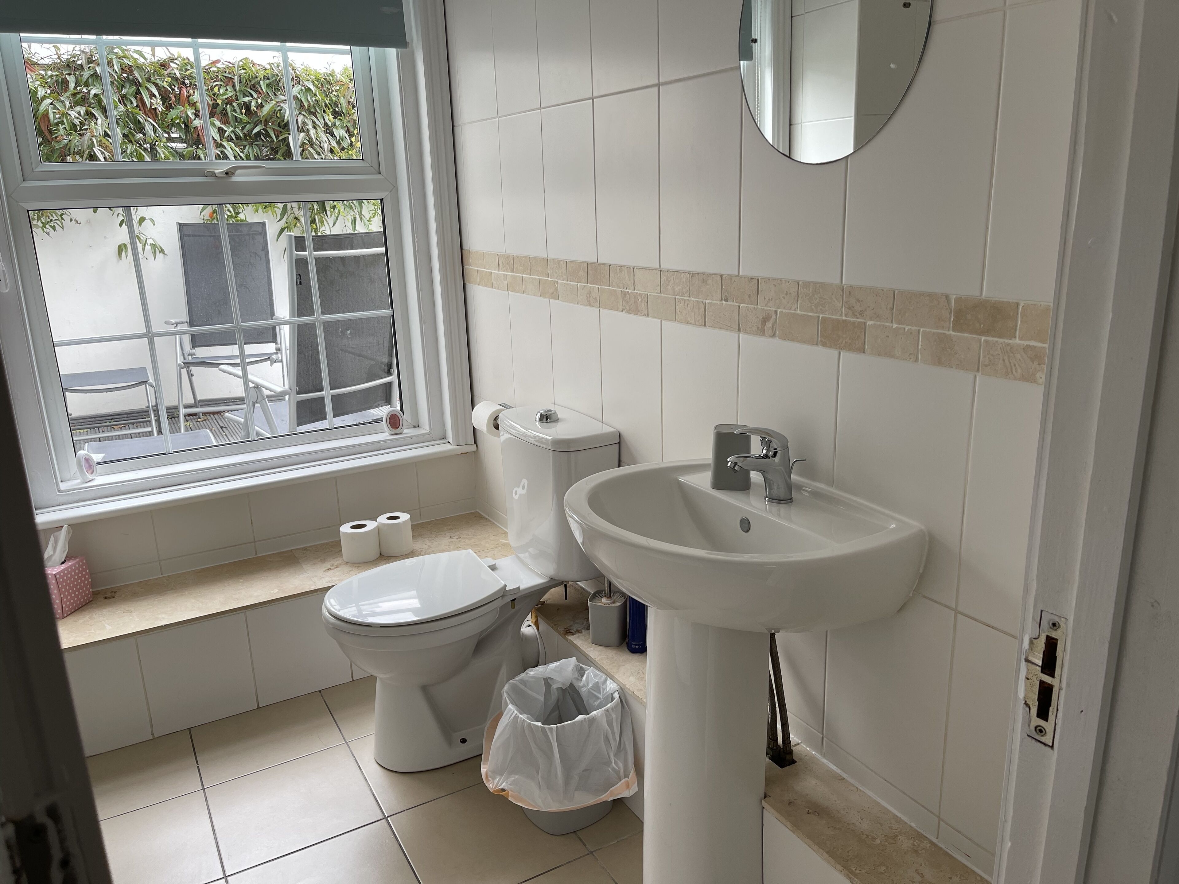 Spacious 2-bed Apartment With Free Parking