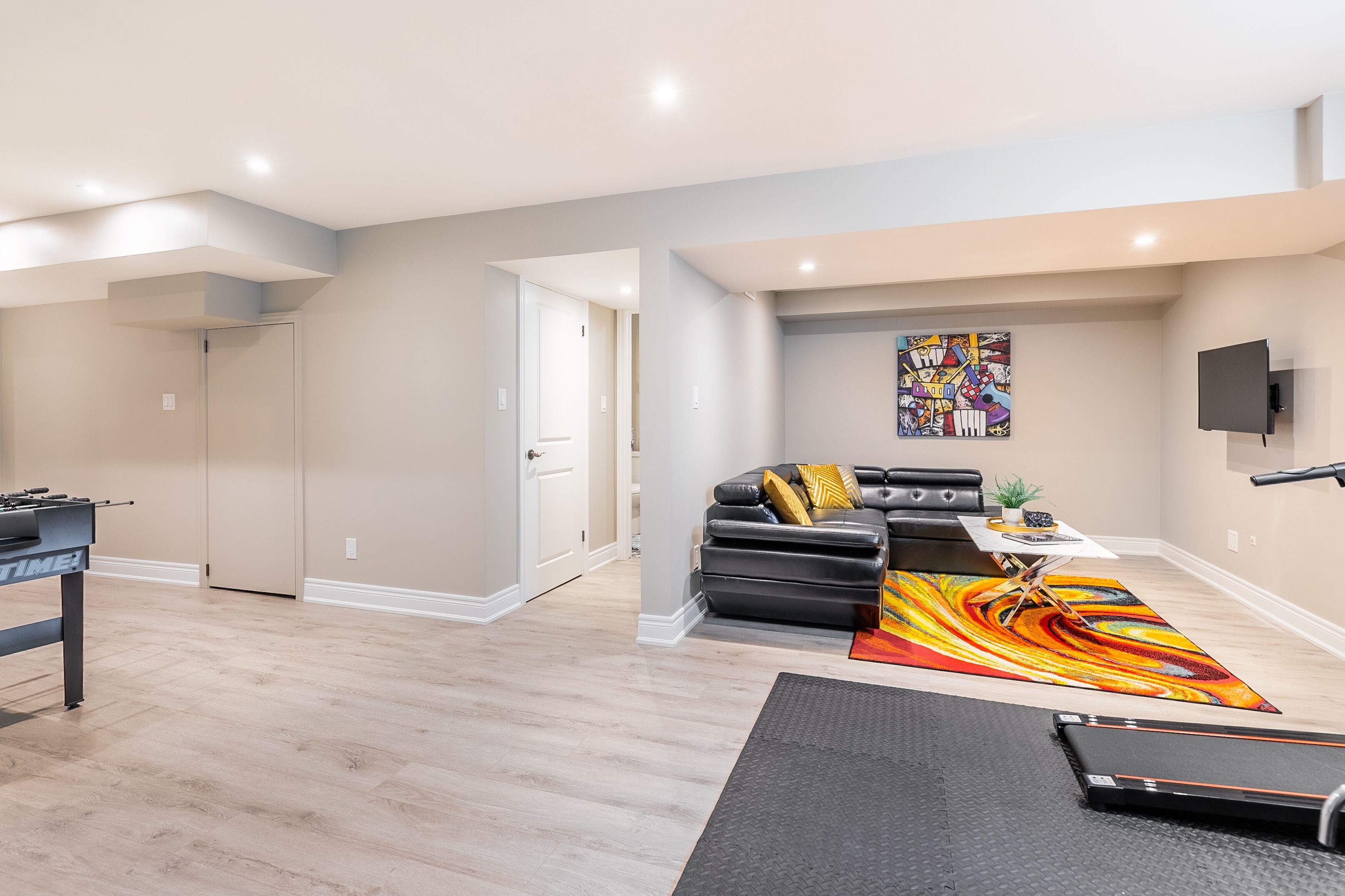 Luxury Townhome, 5 Bedrooms, Hot Tub | Living area | 43-inch flat-screen TV with digital channels, TV, fireplace