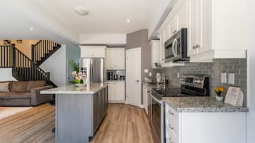 Luxury Townhome, 5 Bedrooms, Hot Tub | Private kitchen | Full-size fridge, microwave, oven, stovetop