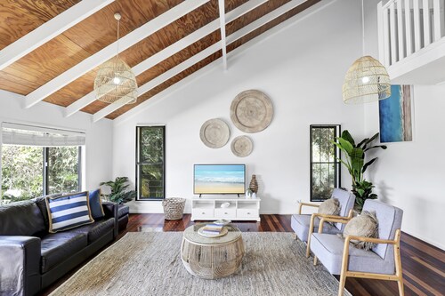 Spacious and central, close to all Point Lookout has to offer.
