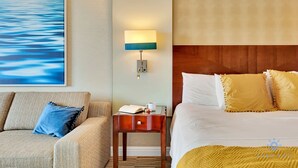 Desk, iron/ironing board, WiFi, bed sheets