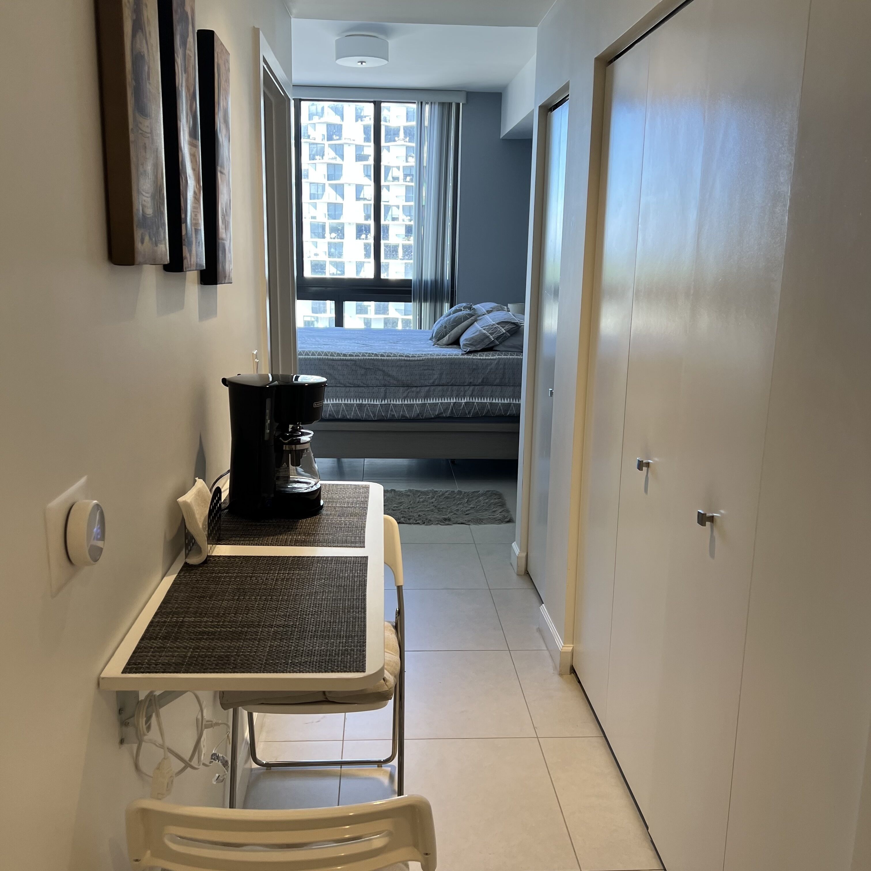 Great unit next to restaurants walk paths and nightlife.