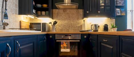 冷蔵庫、電子レンジ、オーブン、食器洗い機