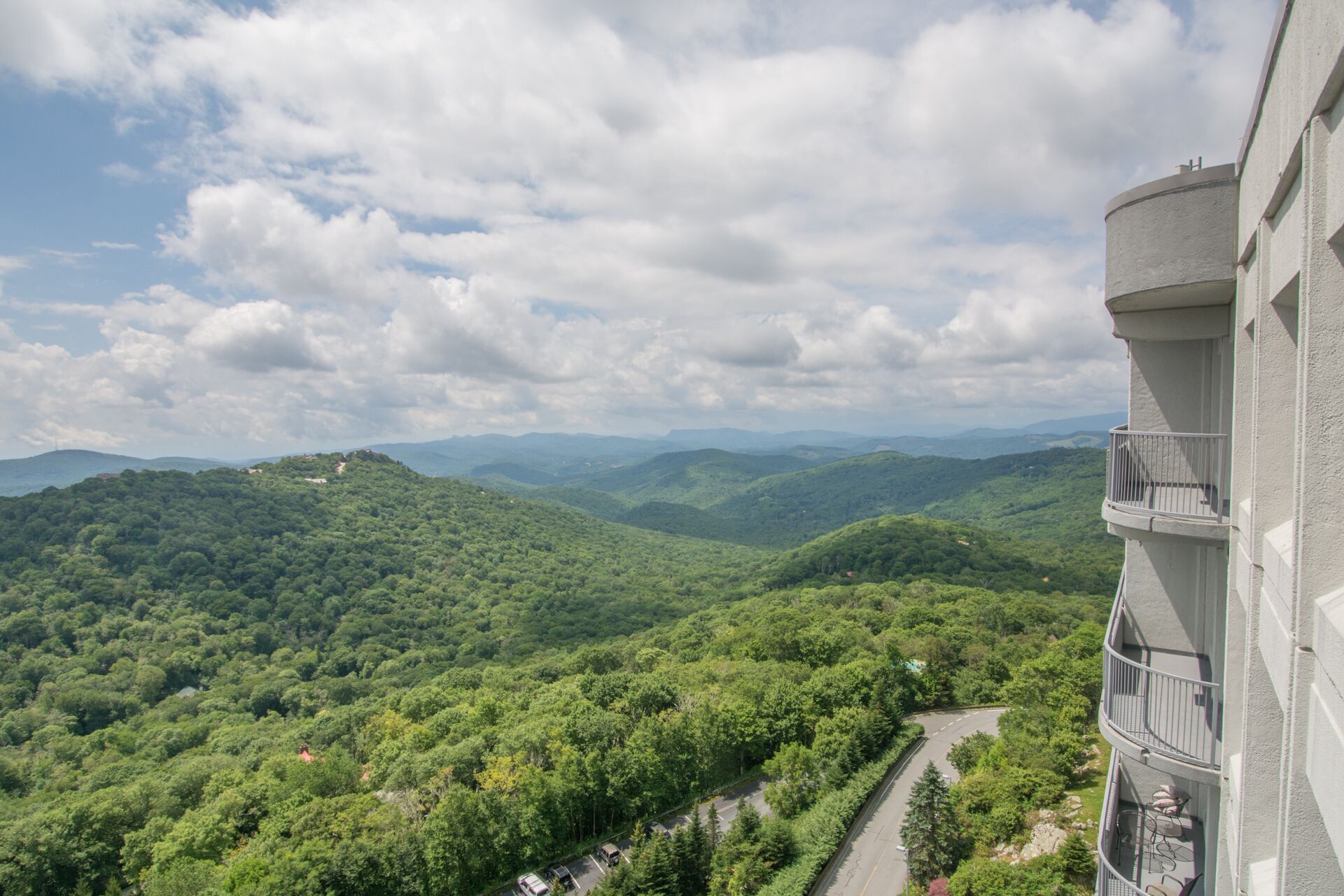 Top Floor Sugar Mountain Condo (pool, gym, views!)