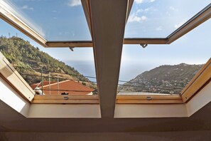 Interior - Holiday Home Madeira Aurelio Village with Sea View, Terrace & Wi-Fi (Campanário)
