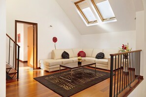 Interior - Holiday Home Madeira Aurelio Village with Sea View, Terrace & Wi-Fi (Campanário)