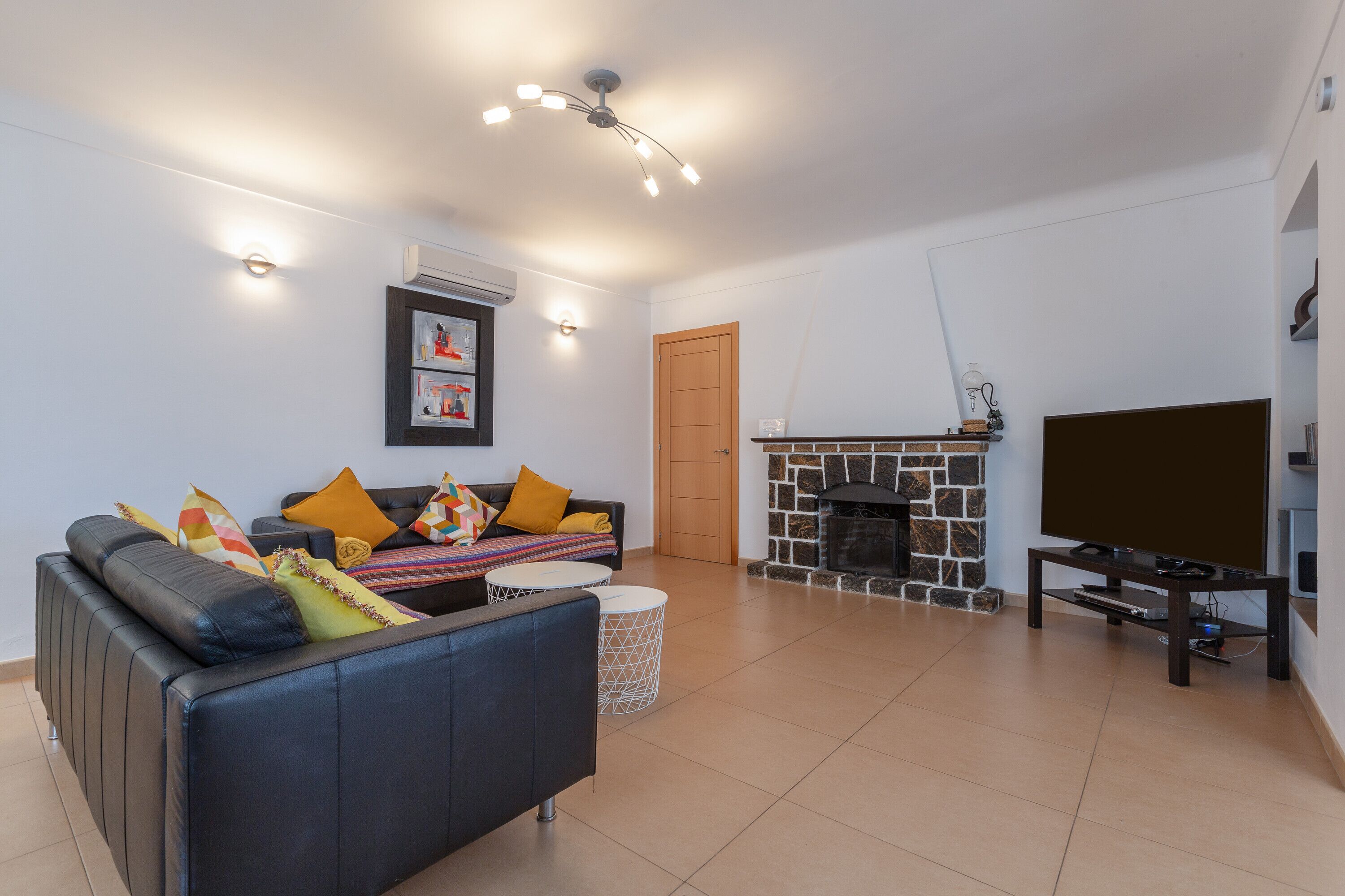 Pet-Friendly Villa El Descanso with Sea View & Pool