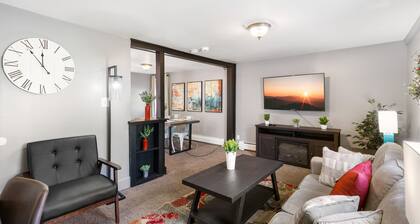 King Bed | Private Parking | Strong WiFi