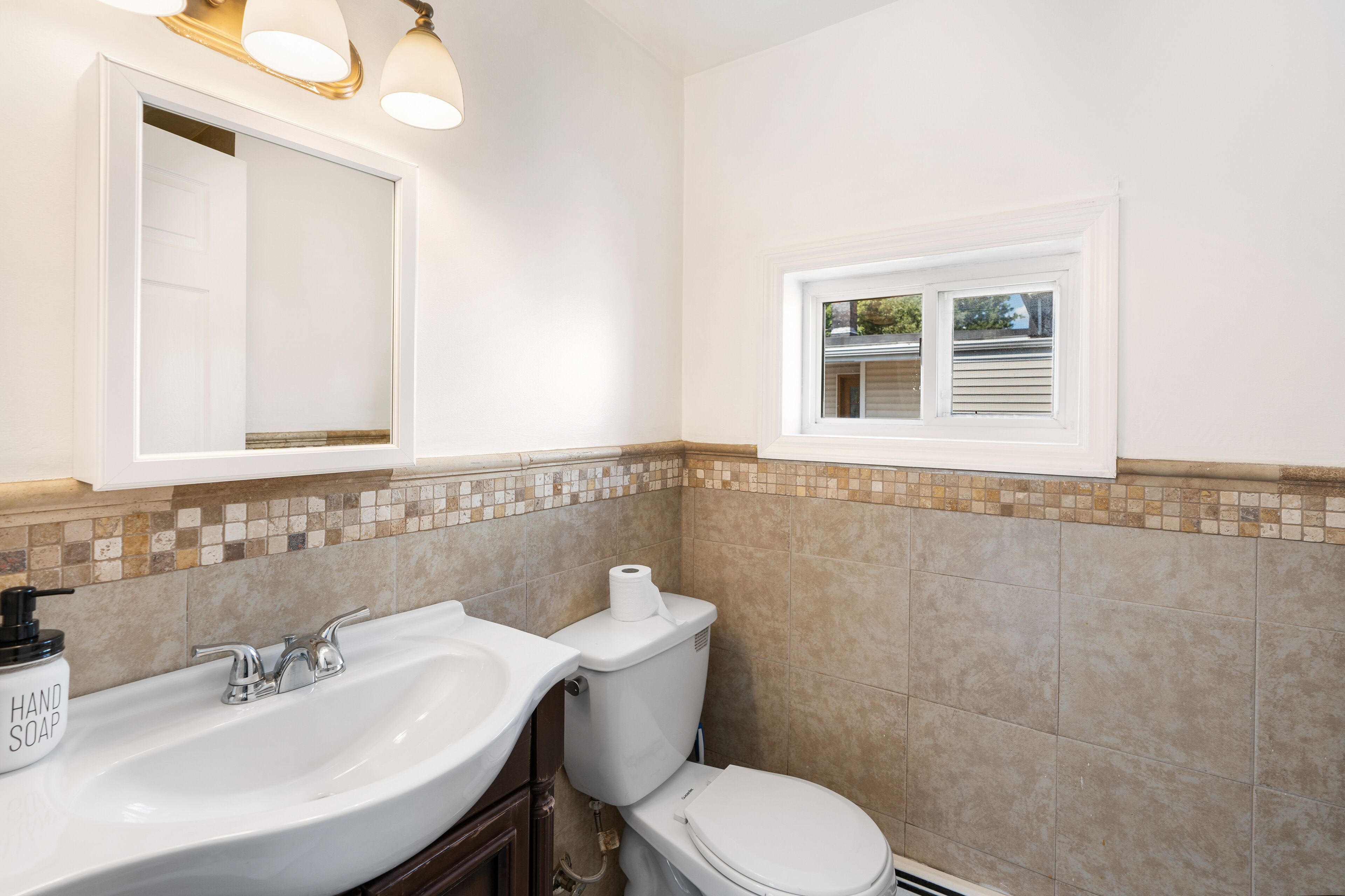 King Bed | Private Parking | Strong WiFi