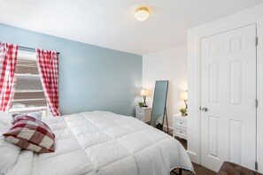 2 室のベッドルーム、デスク、アイロン / アイロン台、WiFi