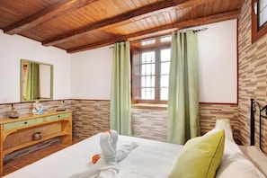 6 dormitorios, tabla de planchar con plancha, wifi gratis y ropa de cama