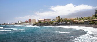 Holiday Home Los diablitos 2B with Mountain View, Balcony & Wi-Fi