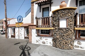 Exterior detail - Holiday home Los diablitos 3C with Mountain View, Terrace & Wi-Fi (Santa Cruz de Tenerife)