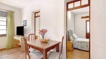 2 slaapkamers, een strijkplank/strijkijzer, gratis wifi, beddengoed