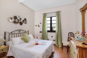 2 bedrooms, iron/ironing board, free WiFi, bed sheets - Los diablitos 1A - Family Apartment with Mountain Views, Terrace & Wi-Fi (Santa Cruz de Tenerife)