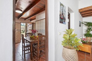 Dining - Los diablitos 1A - Family Apartment with Mountain Views, Terrace & Wi-Fi (Santa Cruz de Tenerife)