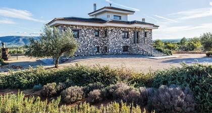 Villa Casa Rural la Montana 1 with pool, terraces and Wi-Fi