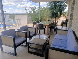 تناول الطعام بالخارج