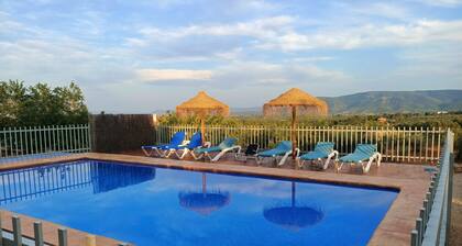 Villa Casa Rural la Montana 2 con piscina, jardín y Wi-Fi