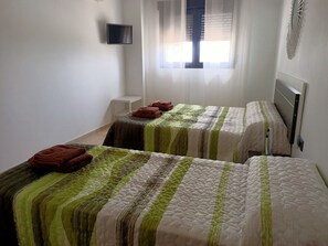 5 slaapkamers, een strijkplank/strijkijzer, gratis wifi, beddengoed