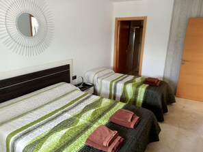 5 عدّة غرف نوم ومكواة/لوح كي وواي فاي مجانًا وملاءات أسرّة