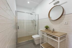Douche, serviettes fournies