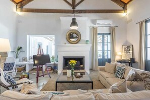 Televisión, chimenea