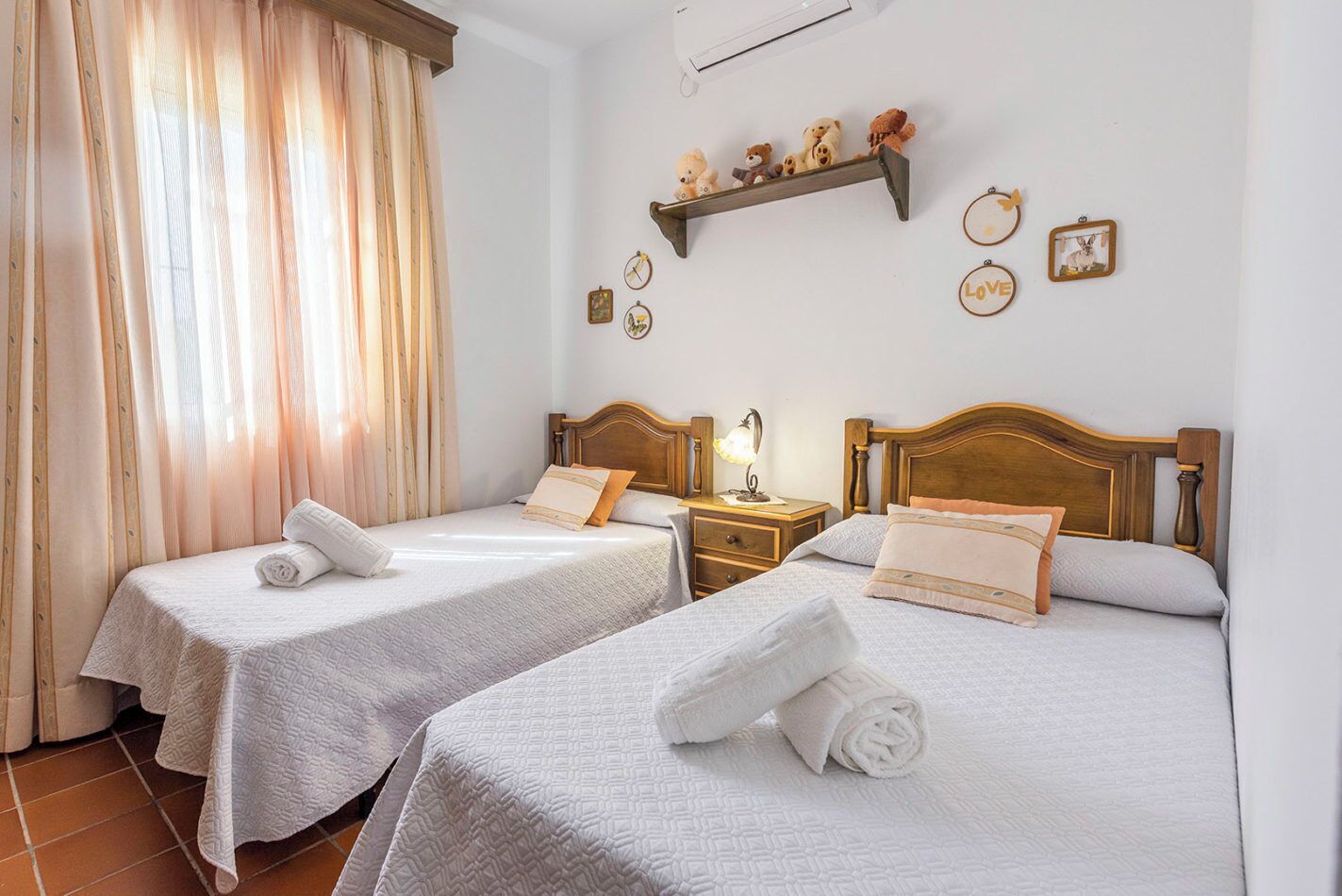 2 habitaciones, tabla de planchar con plancha y wifi gratis 