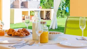 屋外ダイニングエリア