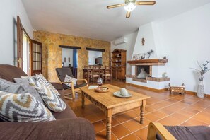 Télévision, cheminée