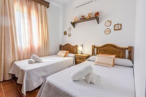2 bedrooms, iron/ironing board, free WiFi, bed sheets - Villa "Casa Rural Casa de Noa" with Private Pool, Private Garden & Wi-Fi (Sevilla)