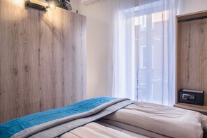 1 bedroom, free WiFi, bed sheets - Apartment "Isabel" with Mountain View, French Balcony & Wi-Fi (Bolzano)