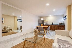 Televisión y oficina 