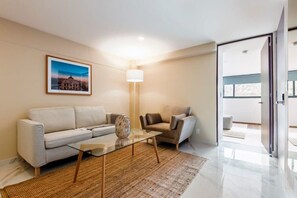 Televisión y oficina 