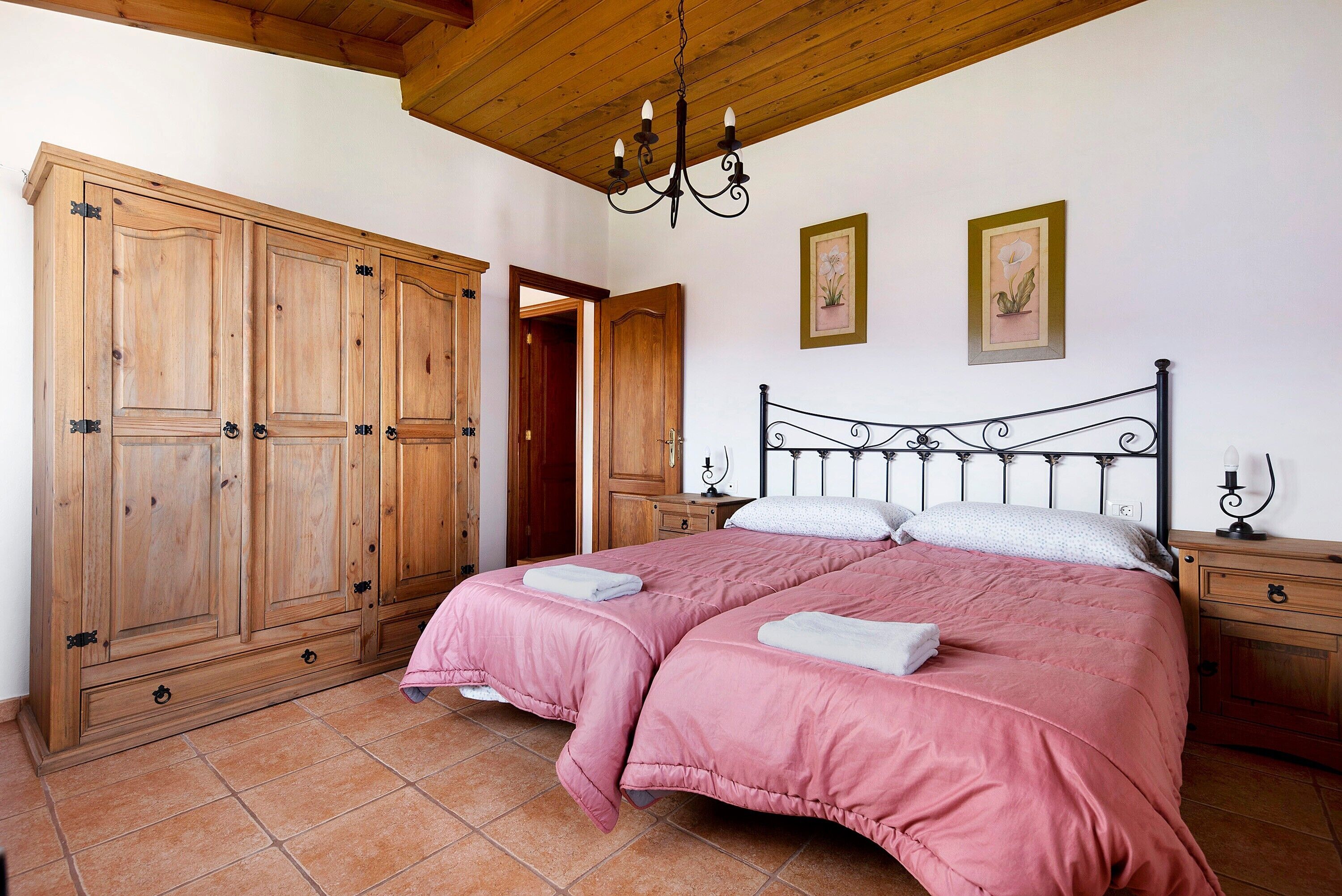 1 dormitorio, tabla de planchar con plancha, wifi gratis y ropa de cama