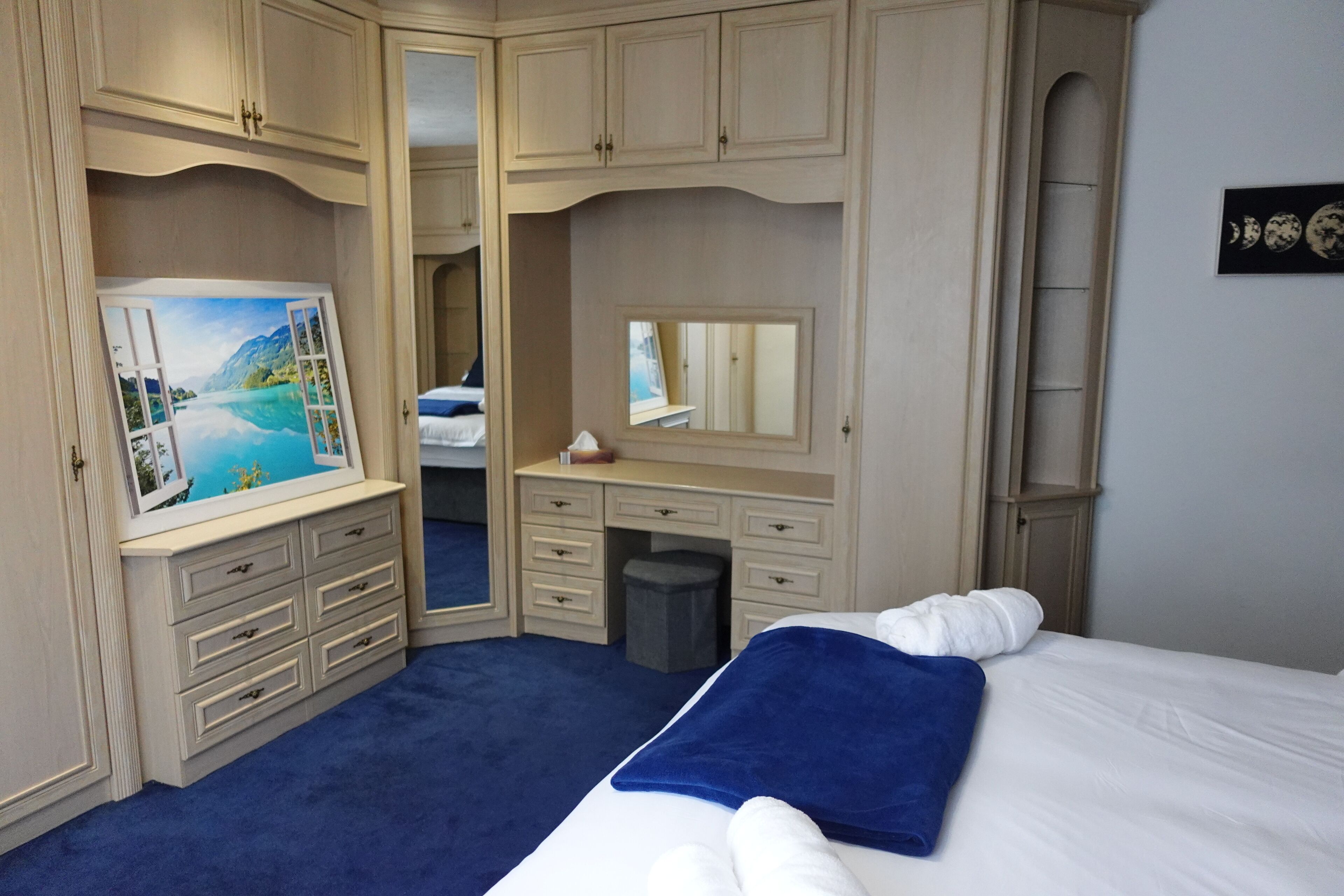 5 Bedroom House with Gorgeous Landscaped Gardens