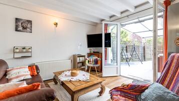 Tv och ett bordtennisbord