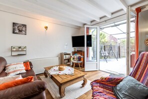 TV, mesa de pingue-pongue