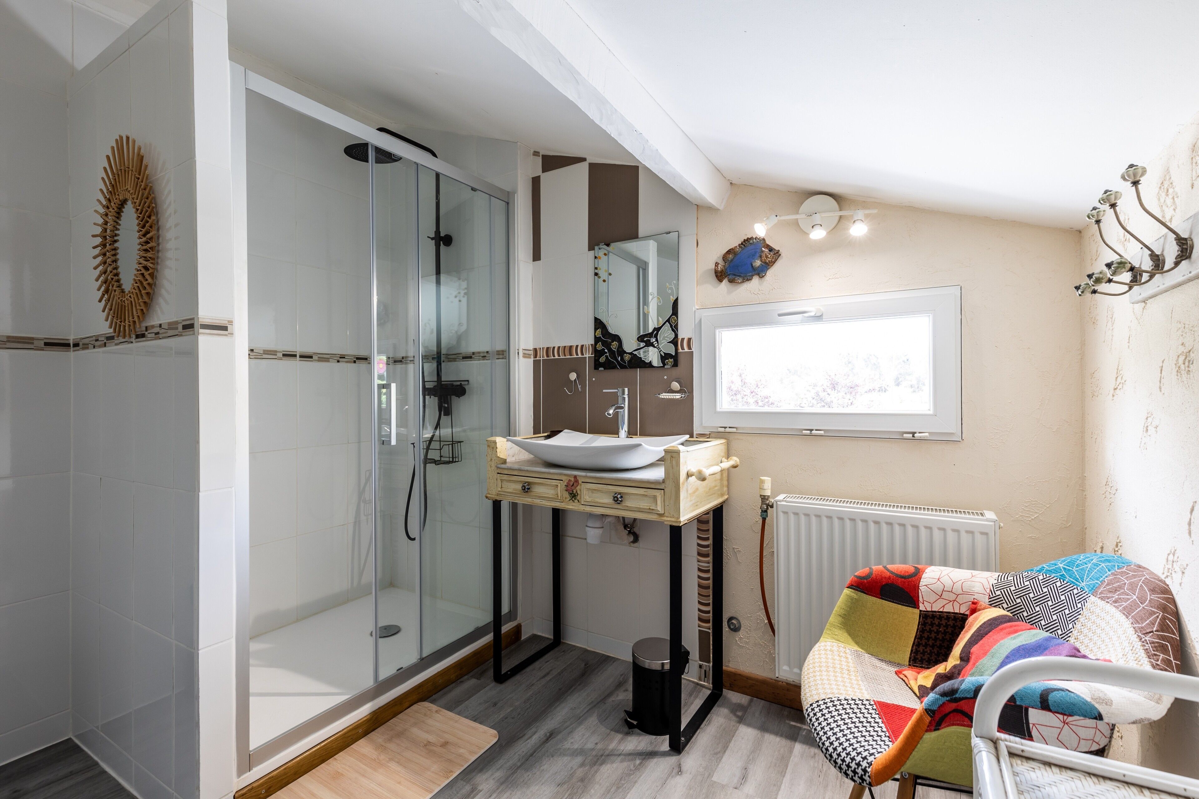 Bruser, hårtørrer, håndklæder