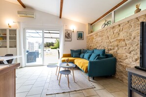 Télévision, table de tennis de table