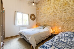 1 chambre, fer et planche à repasser, Wi-Fi gratuit, draps fournis
