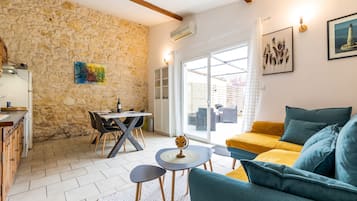 Televisie en een tafeltennistafel