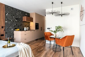 高級開放式套房 | 低過敏寢具、獨特裝潢、布置獨特、熨斗/熨衣板