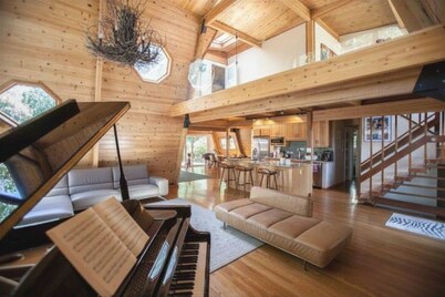 Luxurious Bayview Treehouse: Hot Tub, 15 min to SF