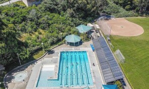 Pool - Luxurious Bayview Treehouse: Hot Tub, 15 min to SF (Brisbane)