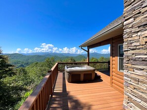 Terrace/patio - Mountain Views - Hot Tub - Gas Fireplace (Bryson City)