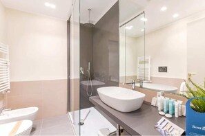 Shower, hair dryer, towels - Sweett | San Gottardo I (Milano)