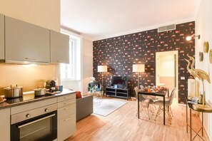 Frigorífico, horno, placa de cocina y lavavajillas