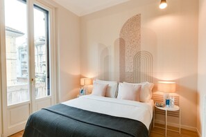 3 habitaciones, escritorio, tabla de planchar con plancha y wifi gratis